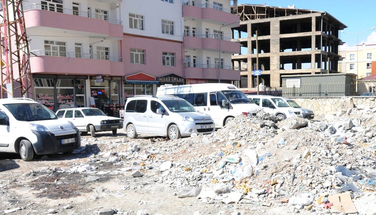 Van\'da Otopark Sorununa Geçici Çözüm