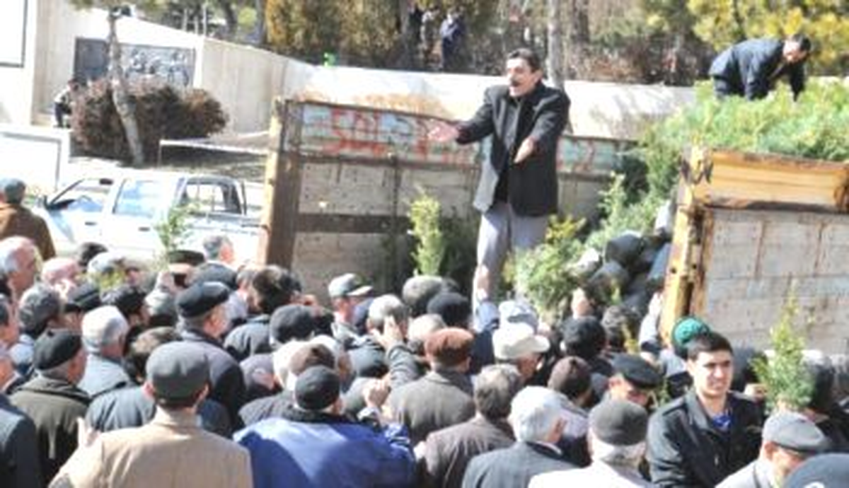 Yozgat\'ta Fidan Dağıtımında İzdiham