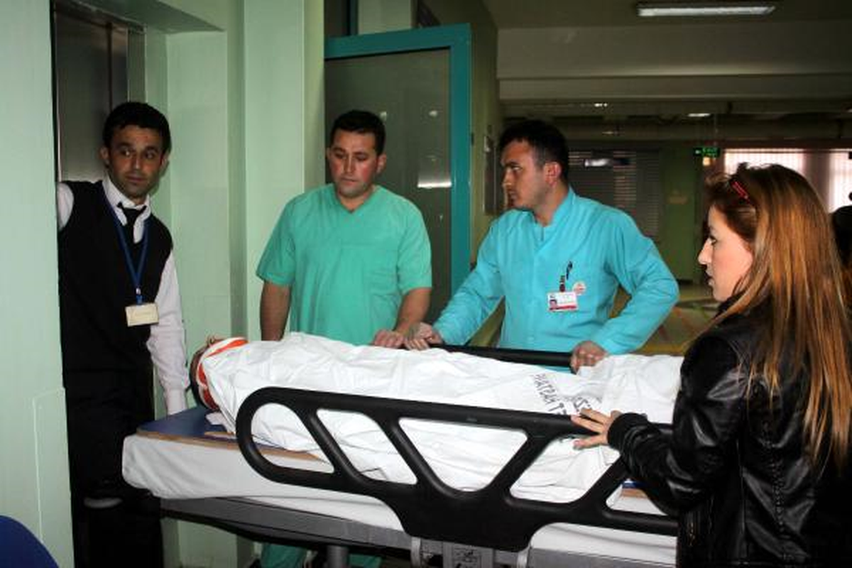 İki Öğrenciye Çarpıp Kaçtı