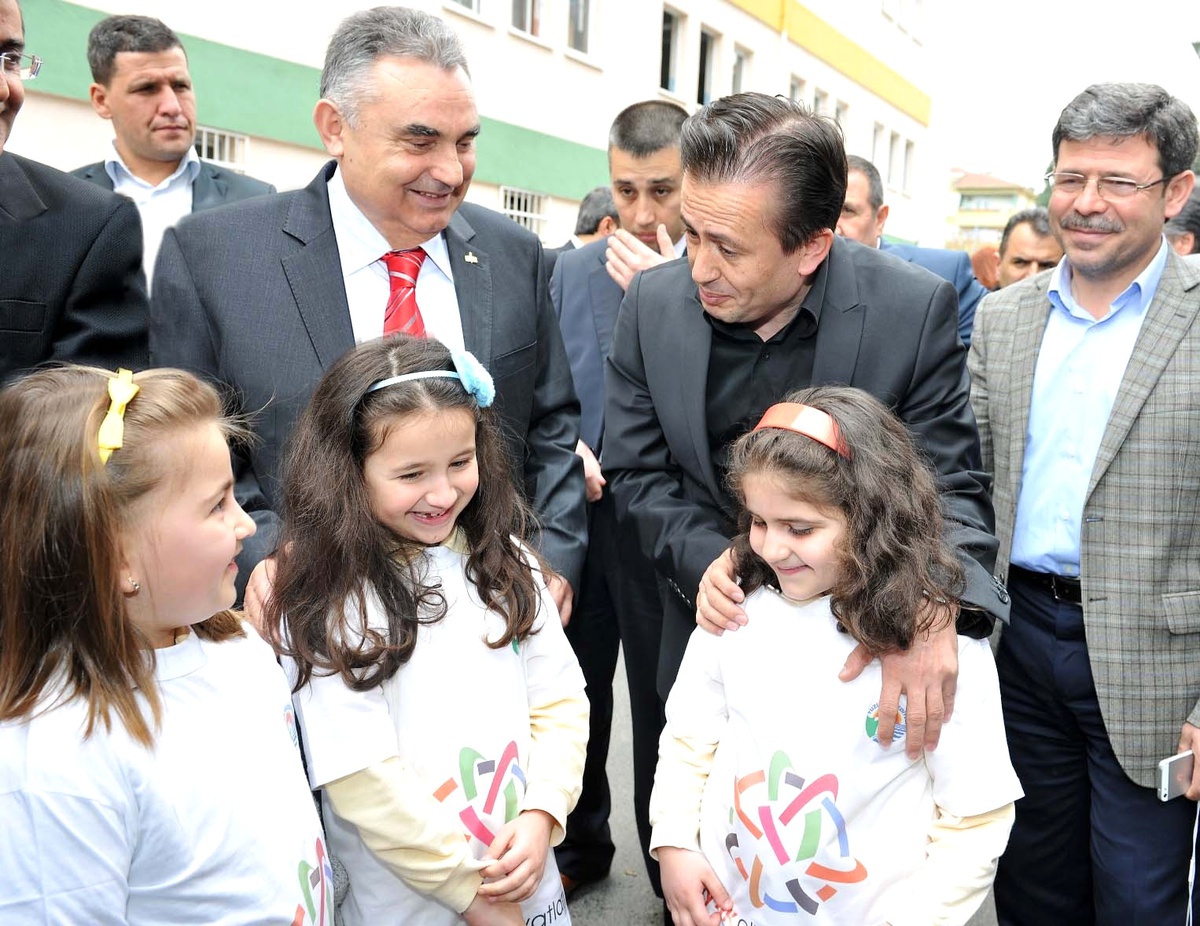 8 Yaşındaki Üç Minikten Kıtaları Aşan Proje