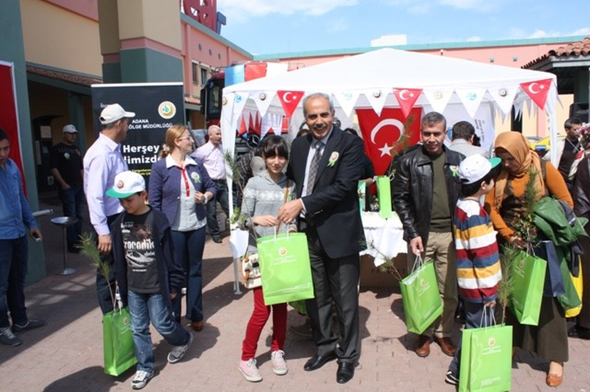 Adana Orman Bölge Müdürlüğü Fidan Dağıttı