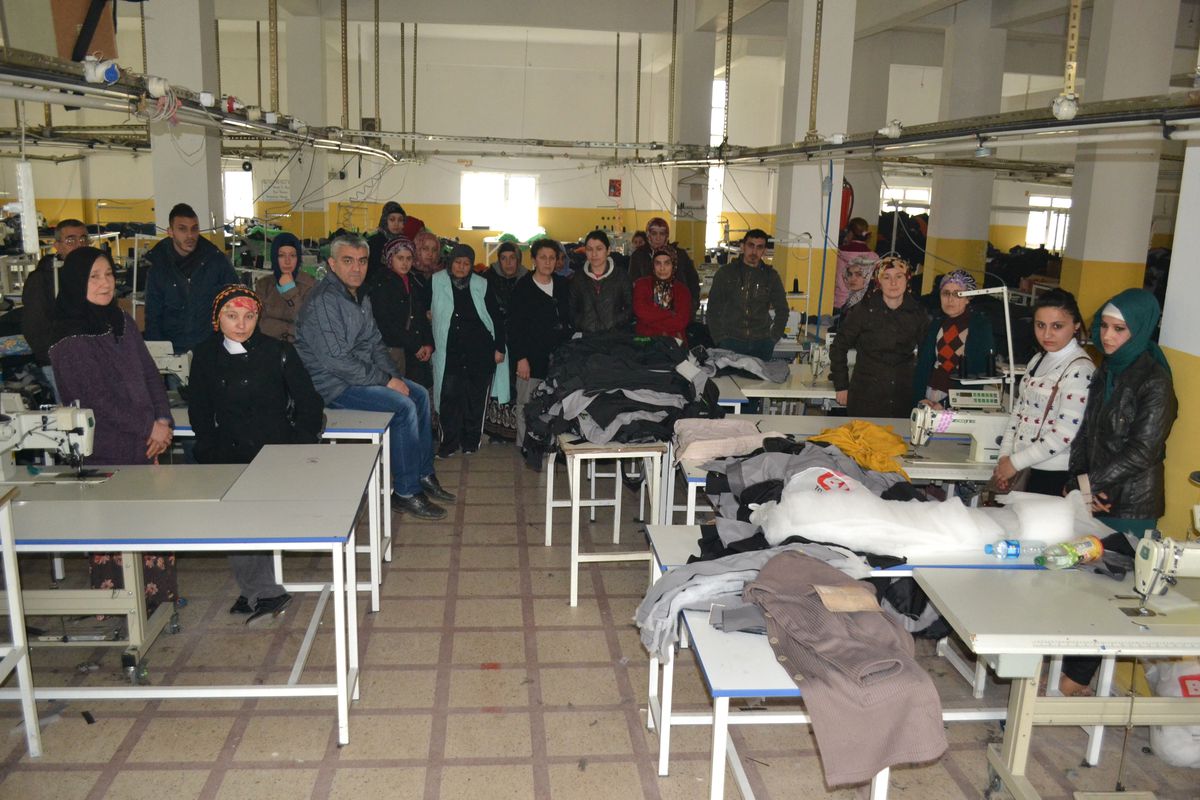Alaplı\'da Ücretlerini Alamayan Tekstil İşçileri İş Bıraktı