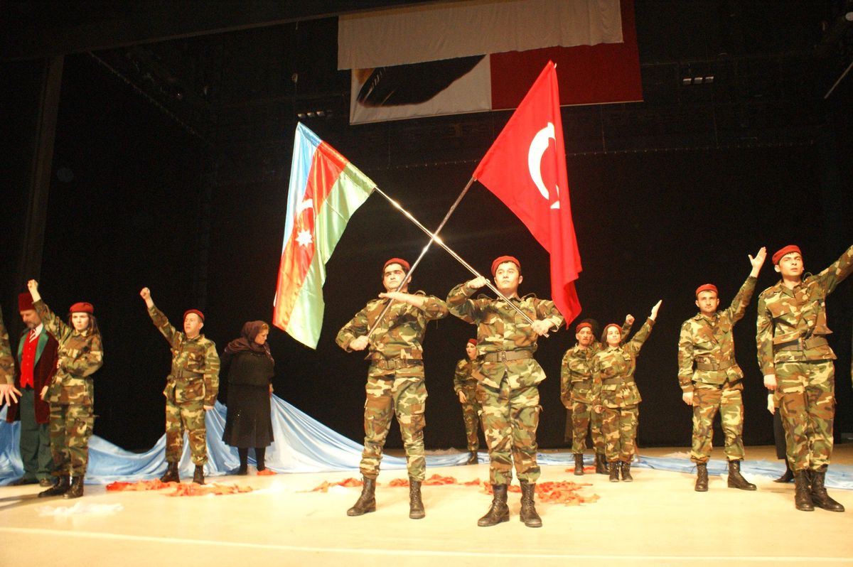 Azerbaycan İrevan Devlet Dram Tiyatrosu Iğdırlılarla Buluştu