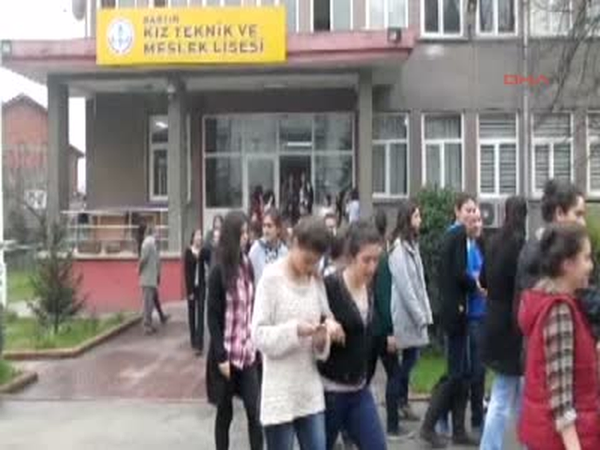 Bartın Yangın Tüpünün Tozları Minik Öğrencileri Etkiledi Yangın Tüpünün Tozları Minik Öğrencileri...