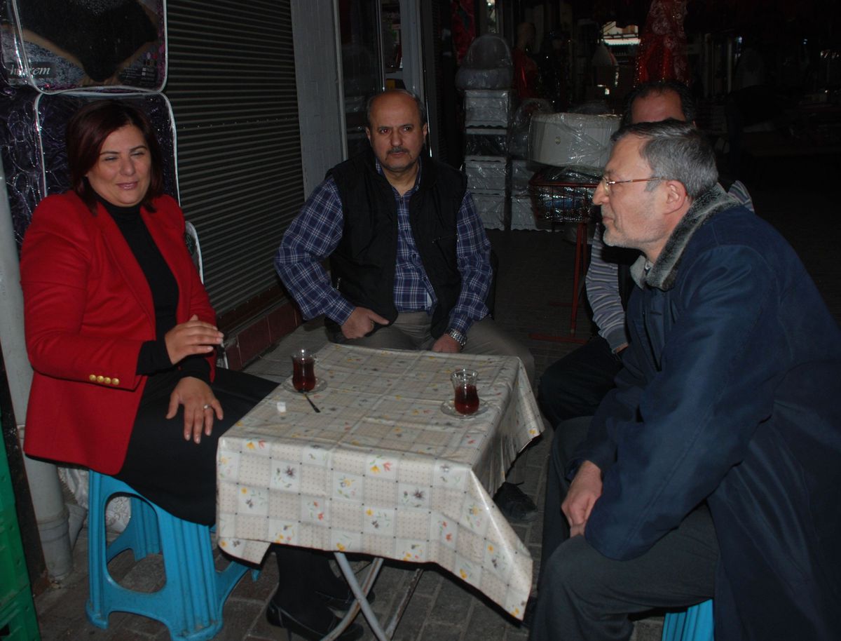 Başkan Çerçioğlu Salı Pazarını Gezdi