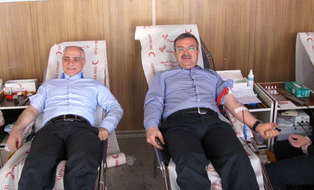 Başkan Köşker Kan Verdi