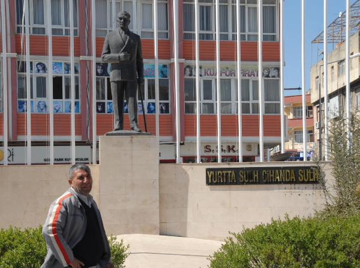 Batman\'da Atatürk Anıtı\'nda \'Ne Mutlu Türküm Diyene\' Sözü Değişti