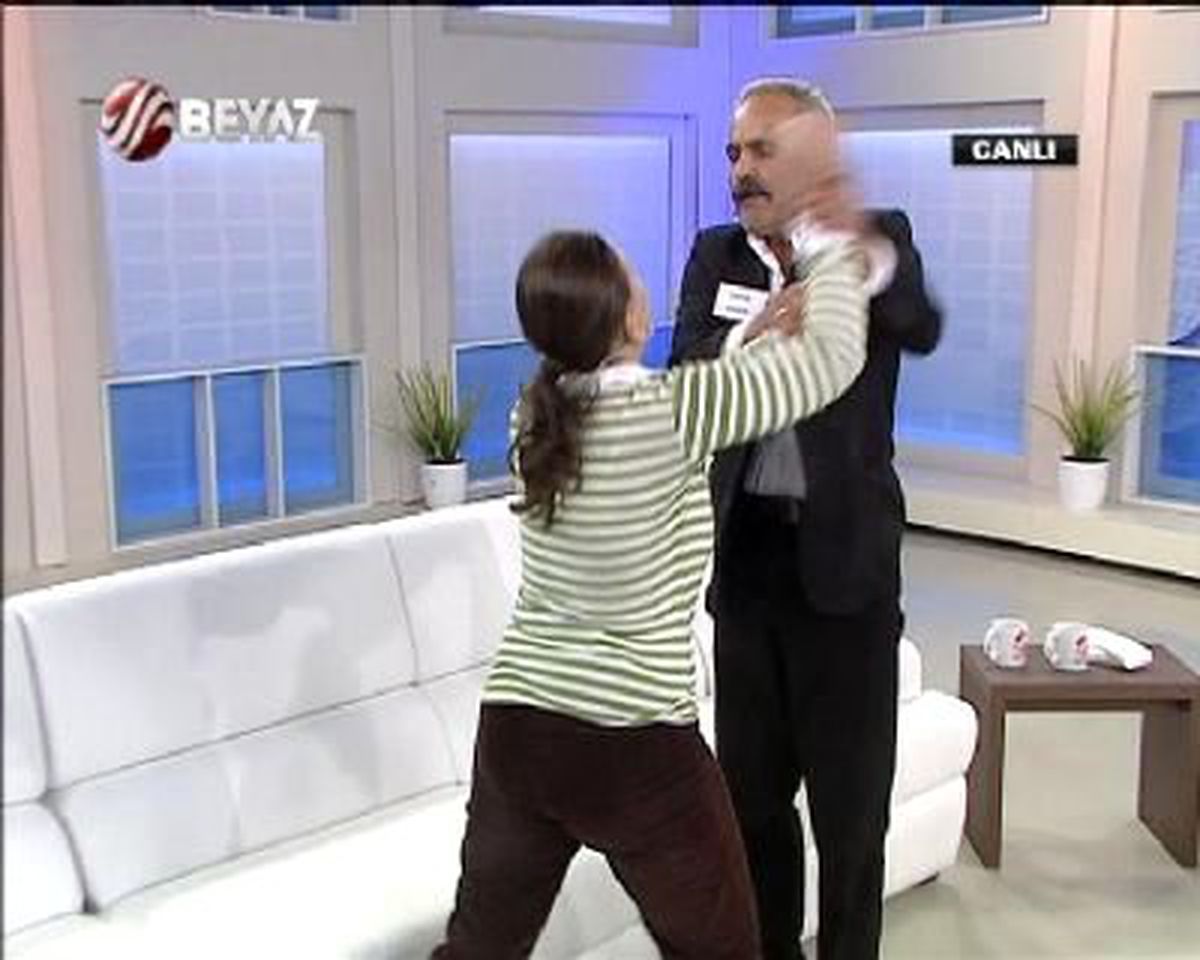 Canlı Yayında Akılalmaz Kavga!