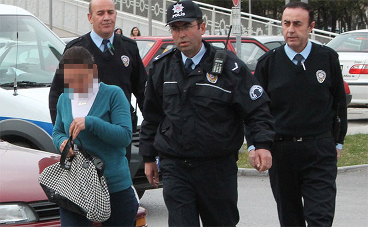 Çantasından 2,5 Kilo Esrar Çıktı, "İçiciyim" Dedi