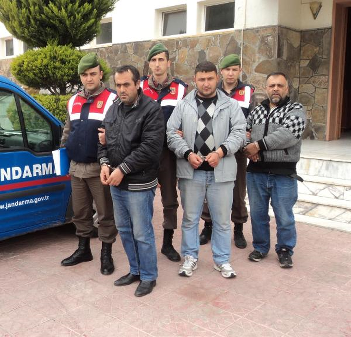 Dikili\'de 18 Kaçak Yakalandı
