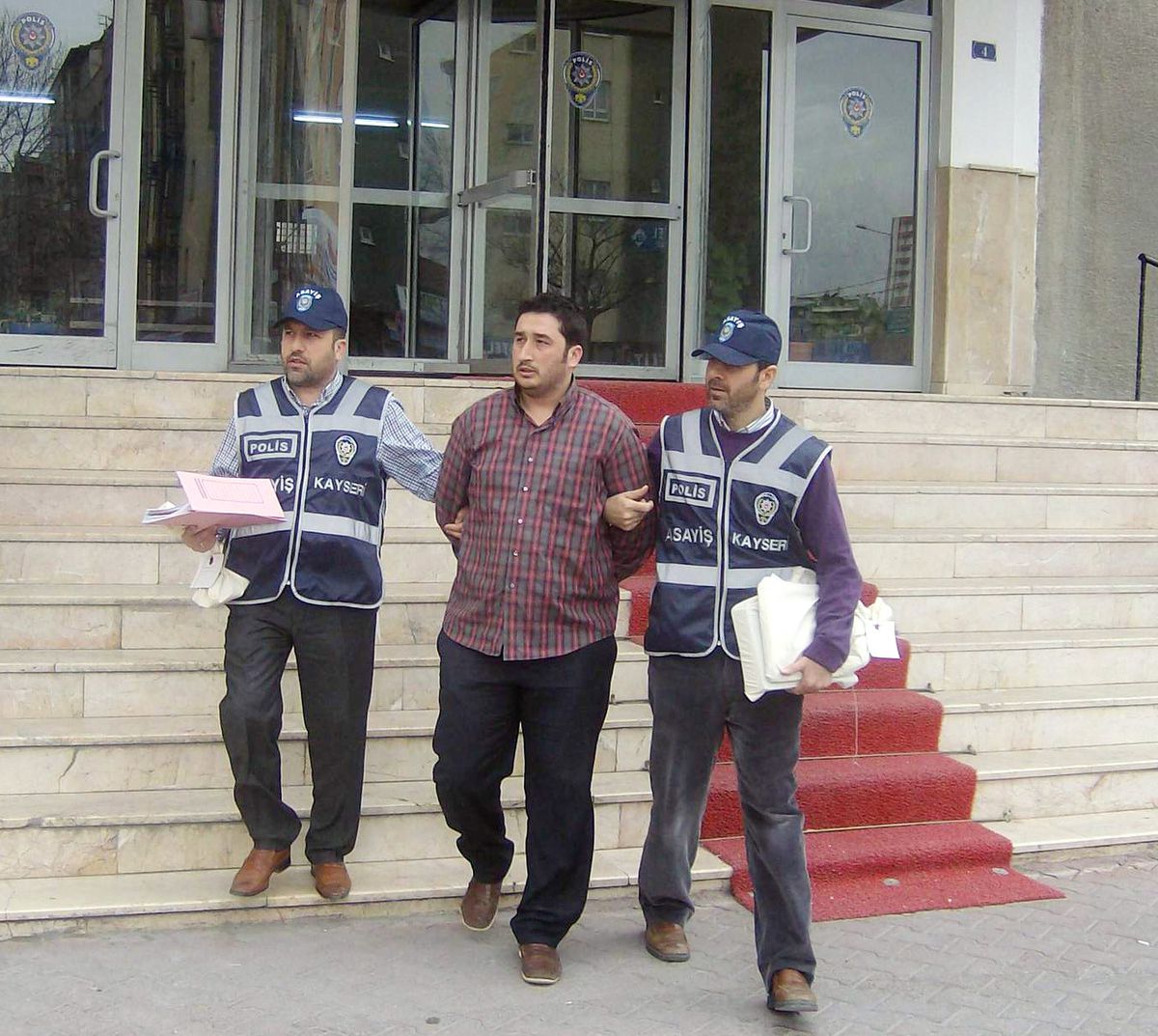 Dolandırmak İçin Sınav Düzenledi