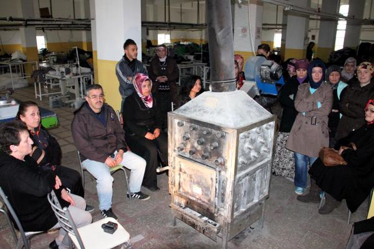 Elektrik ve Suyu Kesilen Fabrikada İşçi de İş Bıraktı