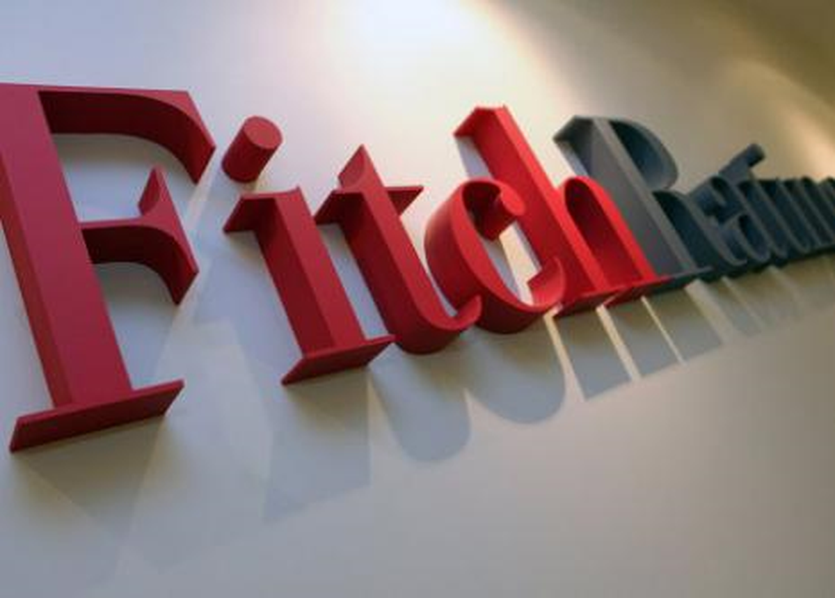 Fitch Güney Kıbrıs Bankalarının Notunu Kırdı
