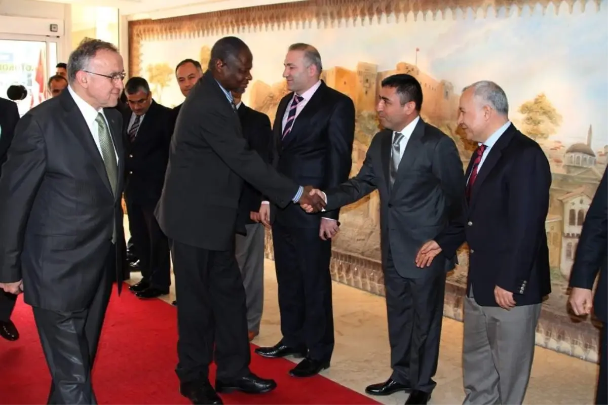 Gana Büyükelçiliği Başkan Güzelbey\'i Ziyaret Etti