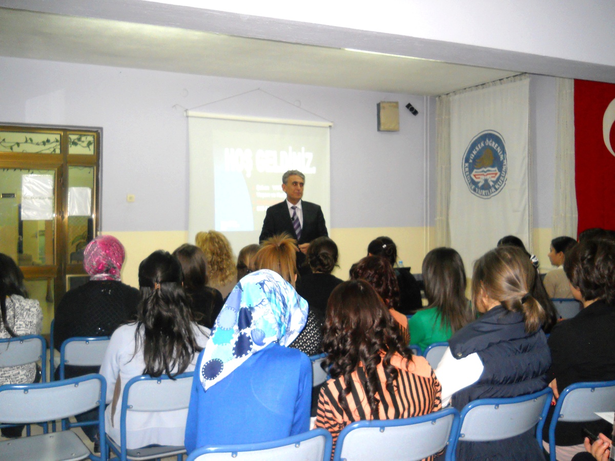 Gediz\'de Yurtkur Öğrencilerine Liderlik Semineri Verildi