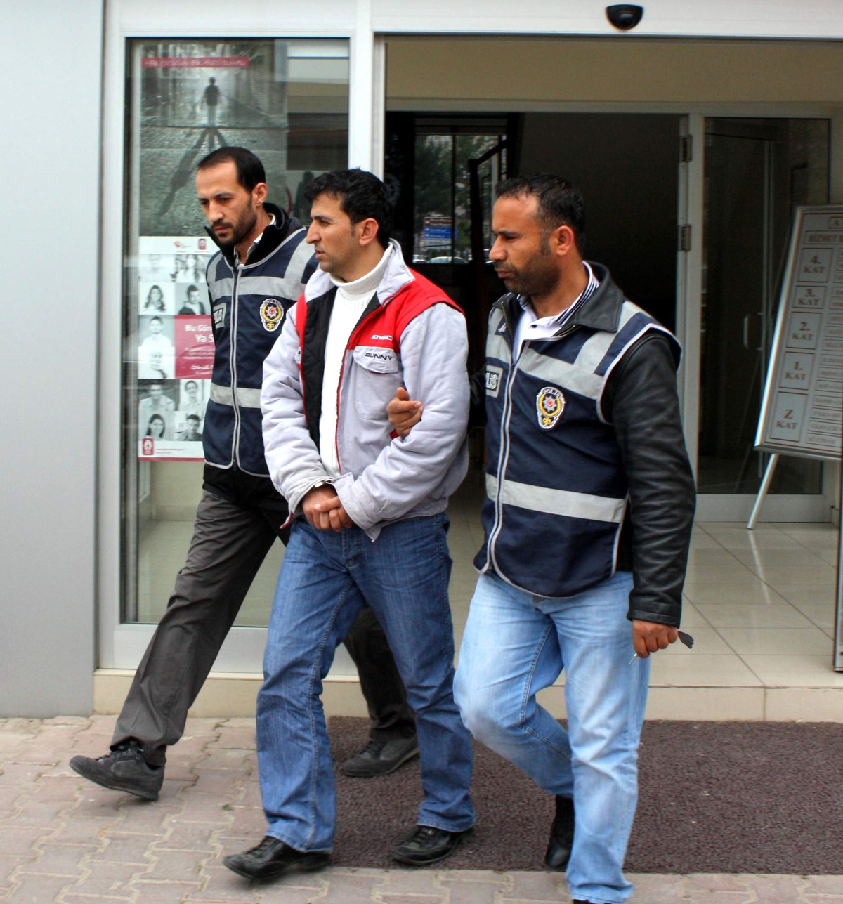 Hırsızı Montundaki Yazı Yakalattı