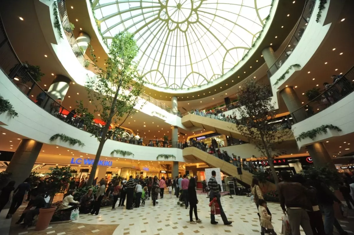 İzmir Optimum Outlet 1 Yaşında