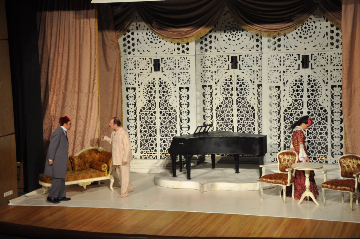 Kırıkkale\'de Tiyatro Gösterisi