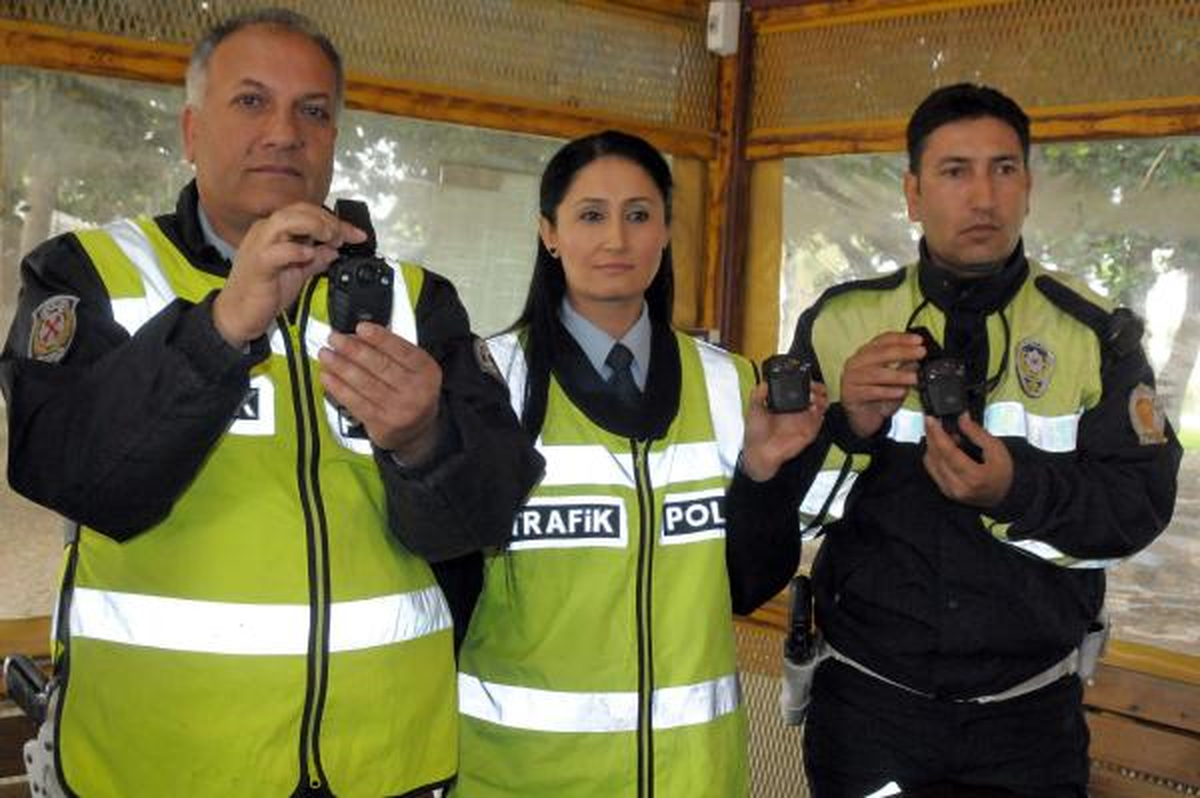 Mersin\'de Trafik Polisleri Yaka Kamerası Kullanıyor