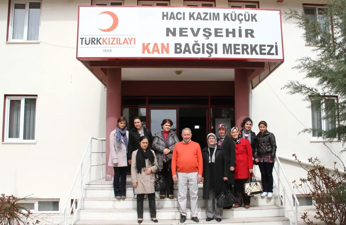 MHP Kadın Kollarından Kızılay'a Ziyaret