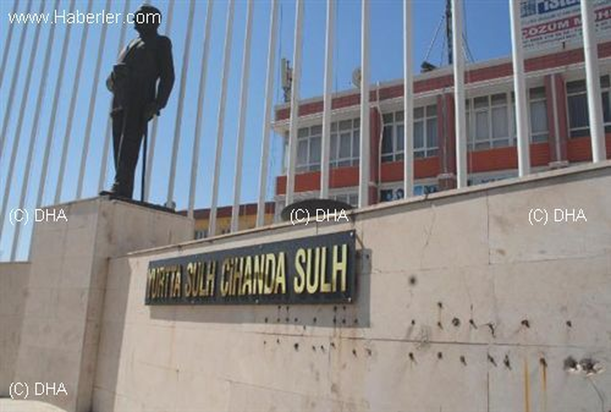 'Ne Mutlu Türküm Diyene' Gitti