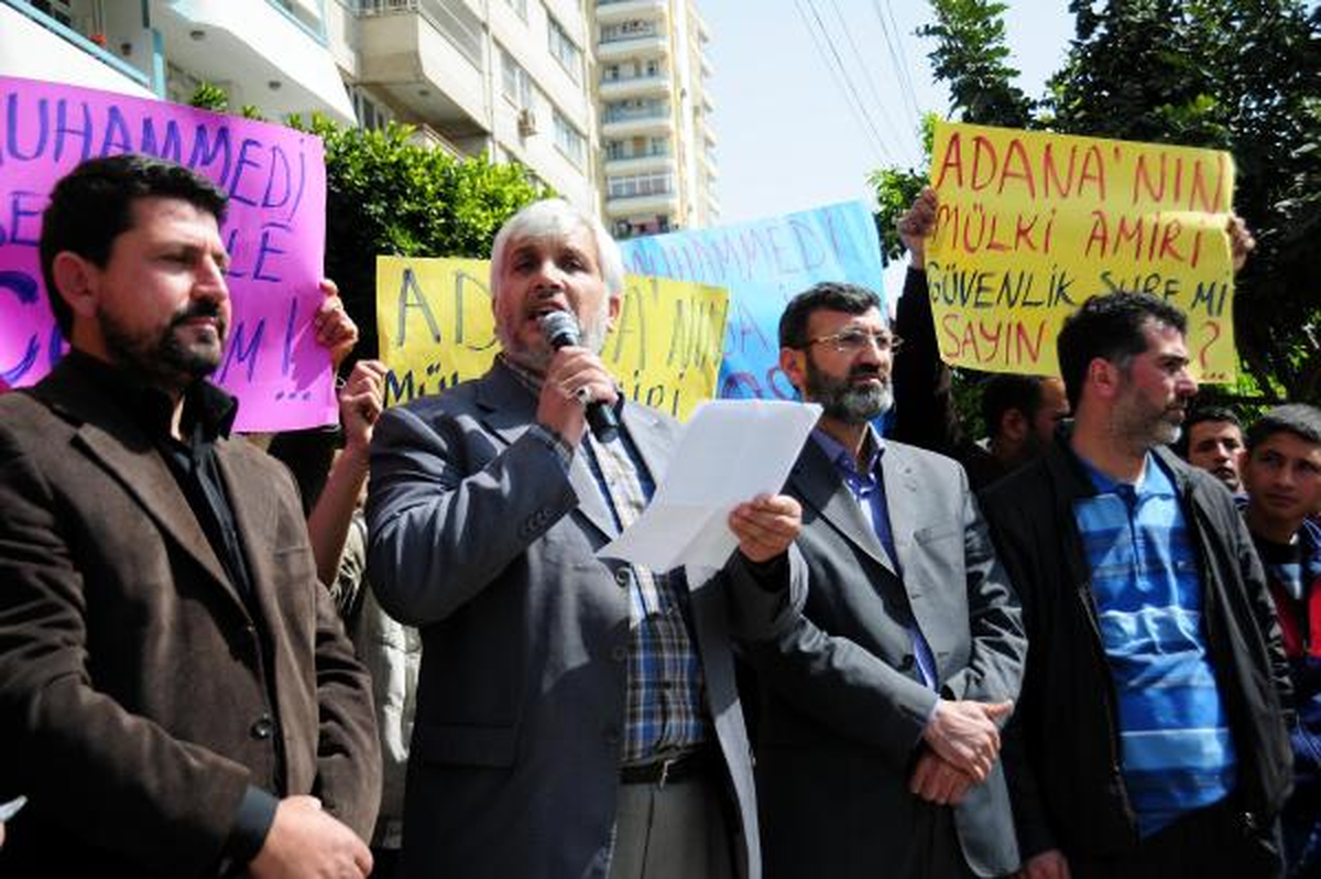 \'Peygamber Sevdalıları\'ndan Valilik Önünde Eylem