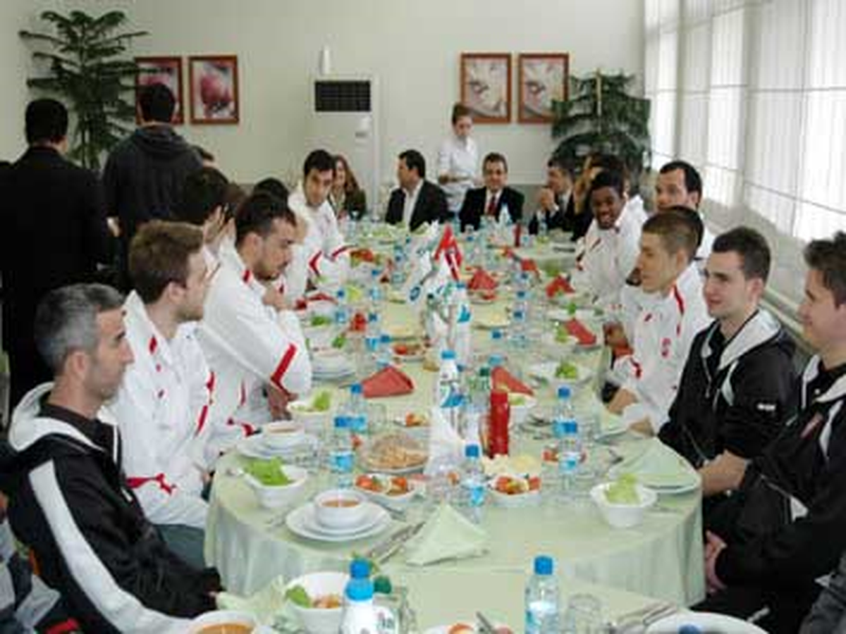Pınar Karşıyaka Final Four\'u Kutladı