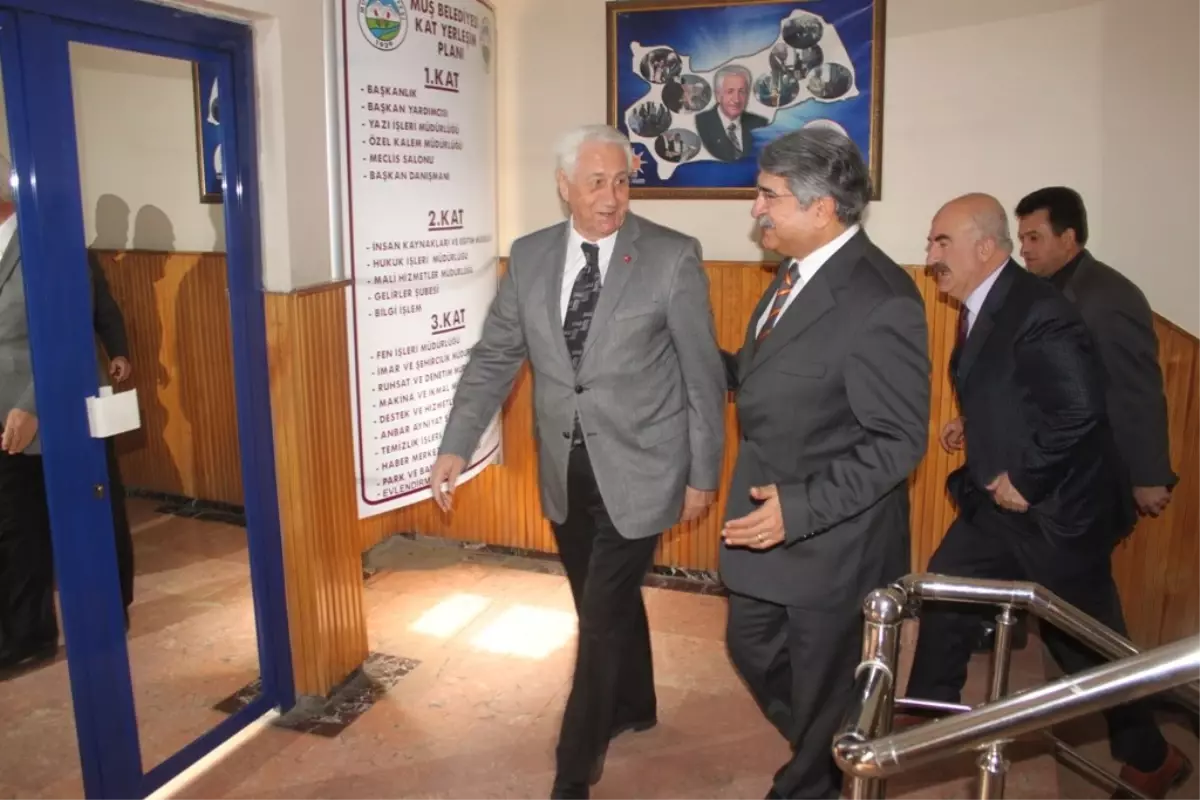 Sağlar\'dan Başkan Dede\'ye Övgü