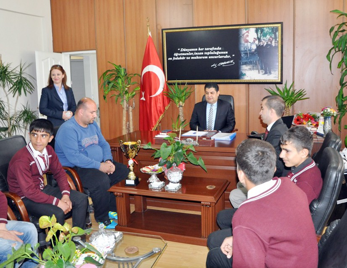 Şampiyon Sporculardan Cizre Milli Eğitim Müdürü Gülis\'e Ziyaret