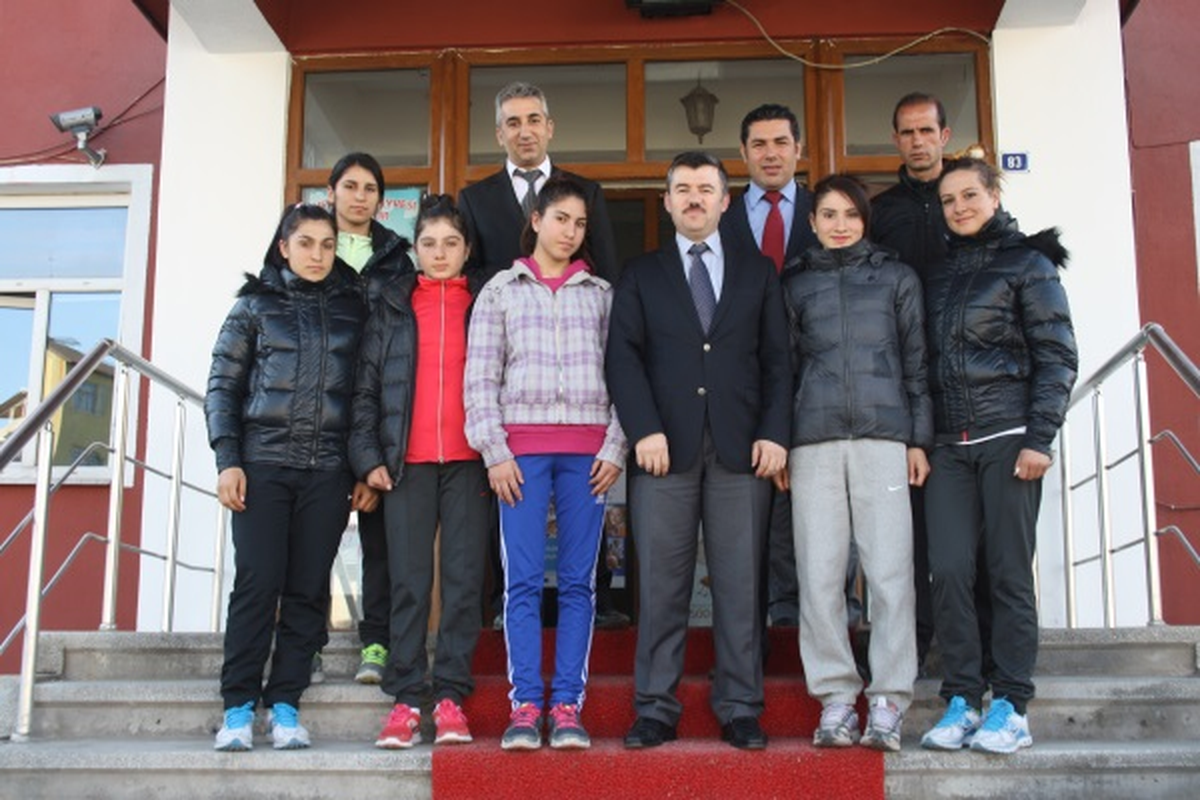 Sporculardan Müdür Başak\'a Ziyaret
