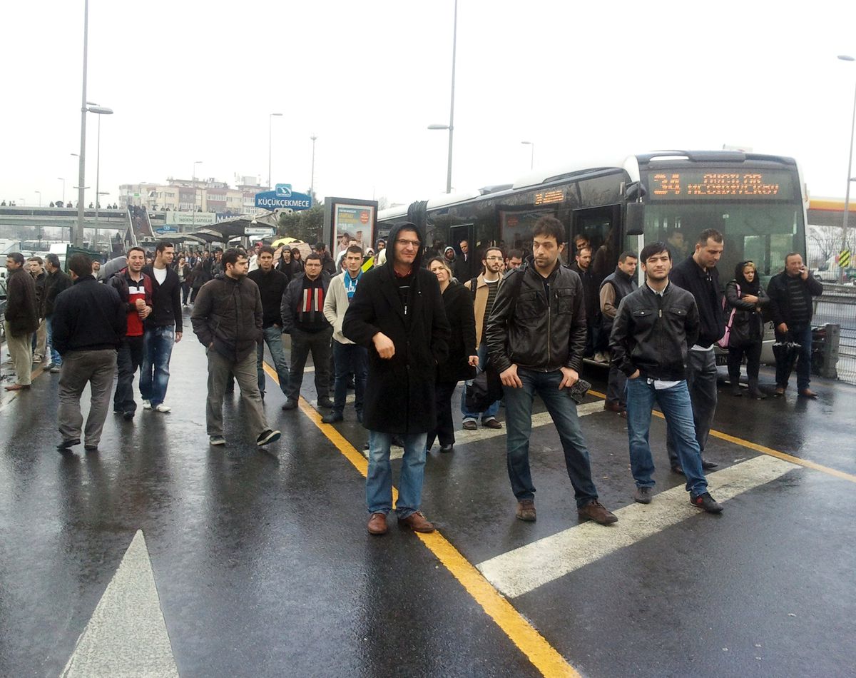 Tır, Metrobüs Yoluna Girdi (2)