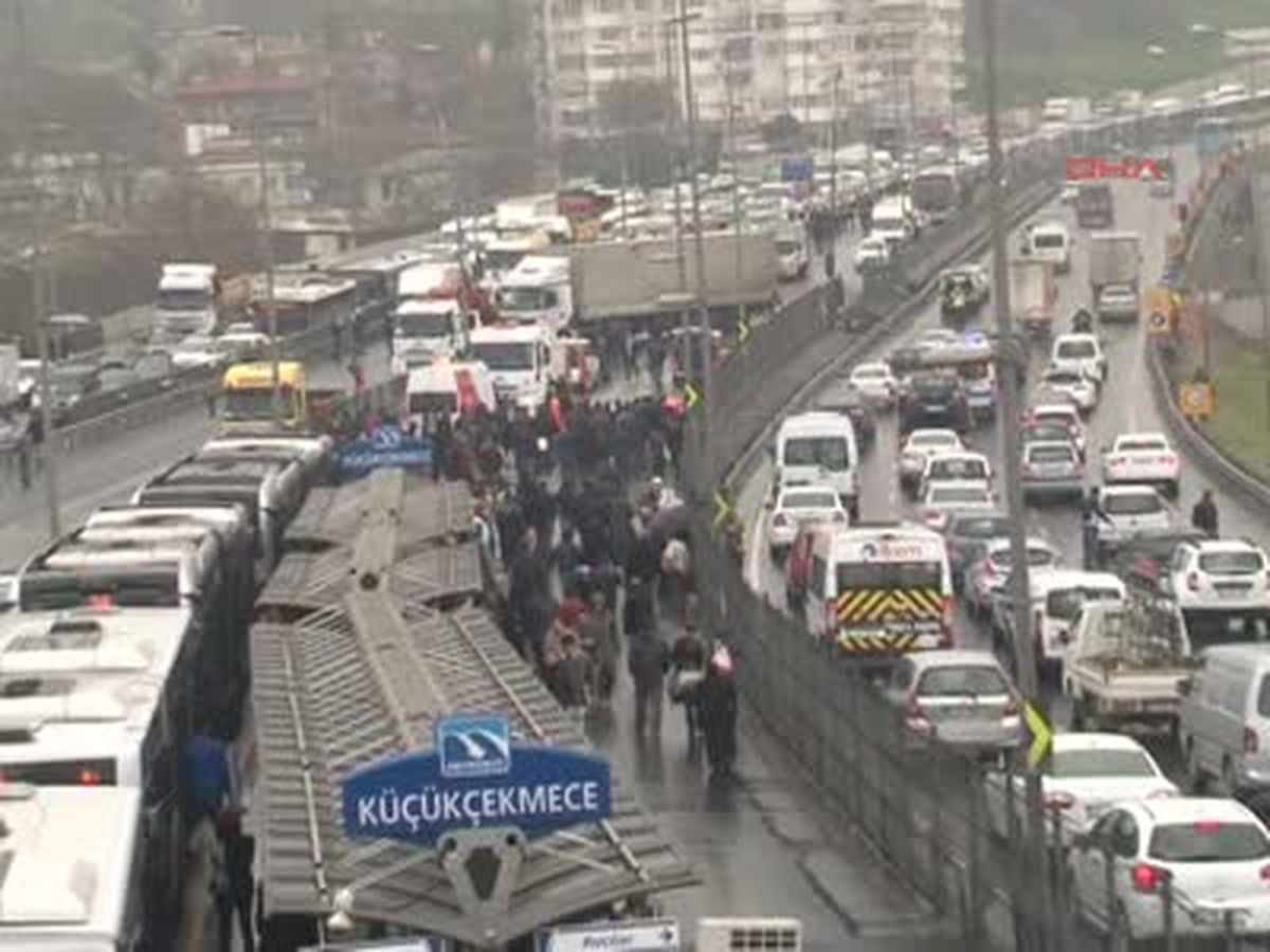 Tır Metrobüs Yoluna Girdi