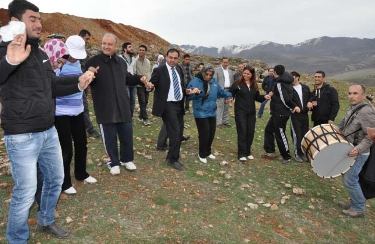 Tunceli Üniversitesi, Bin 500 Fidanı Toprakla Buluşturdu