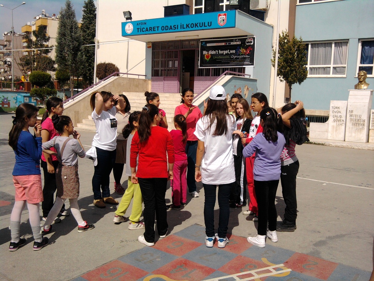 Türk ve İtalyan Öğrenciler Unutulan Oyunlara Hayat Verdi