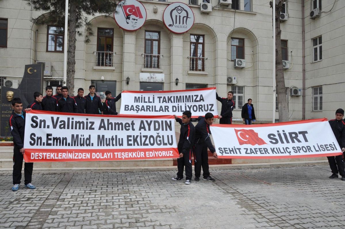 Türkiye-Macaristan Maçını İzlemek İçin İstanbul\'a Gittiler