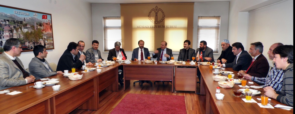 Vali Öztürk, Müsiad\'ın Kahvaltısına İşadamlarını Dinledi