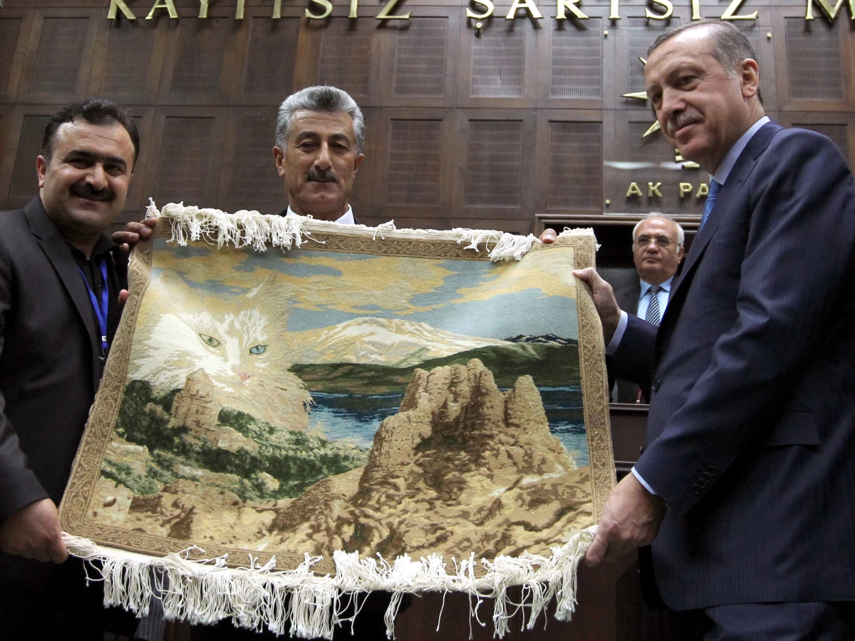 Vanlı Muhtarlardan Başbakan Erdoğan\'a Destek Ziyareti