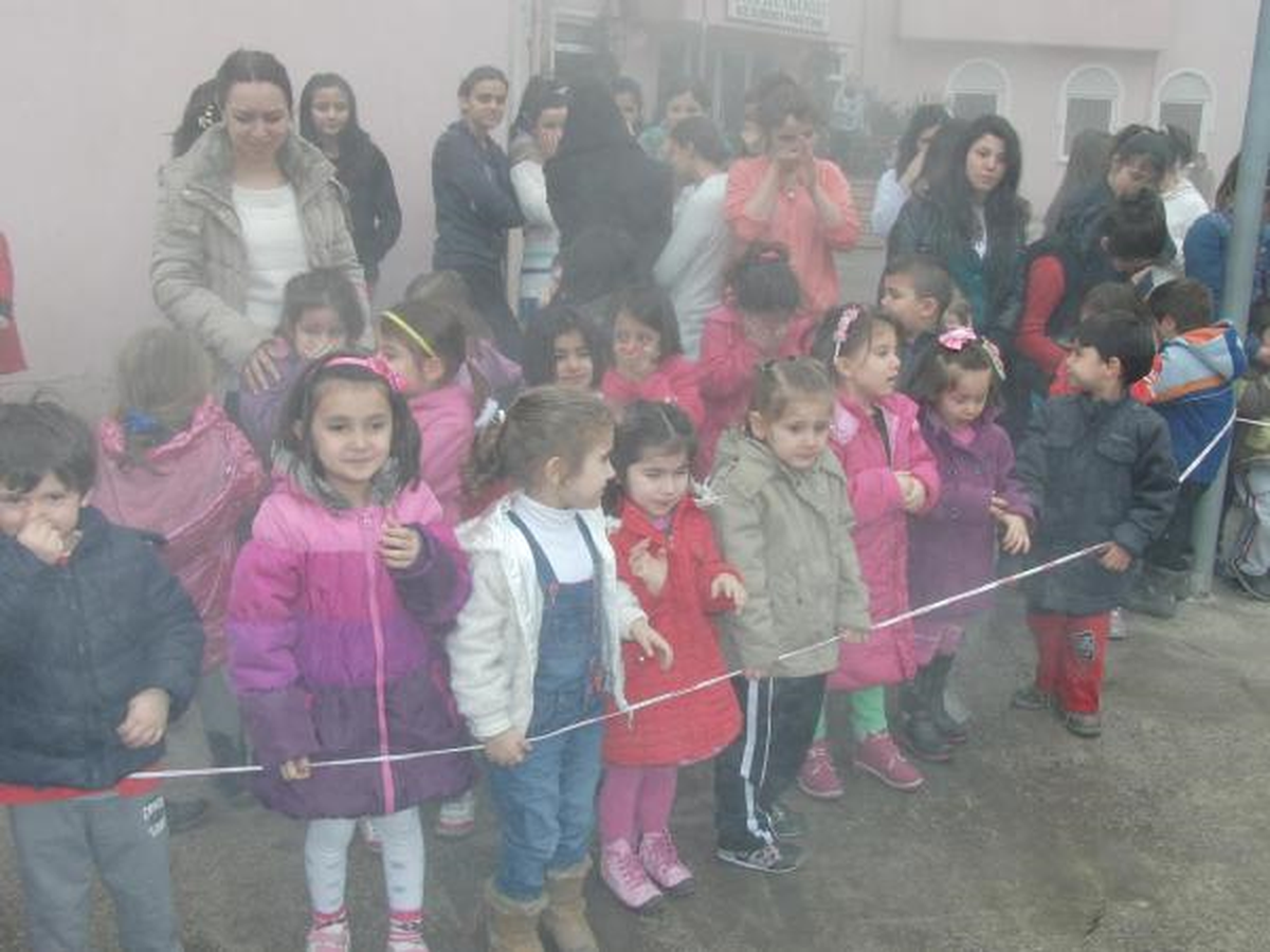 Yangın Tüpünün Tozları Minik Öğrencileri Etkiledi