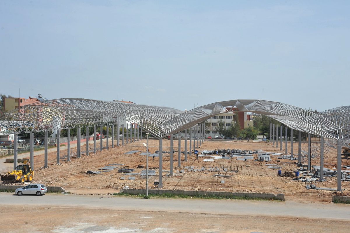 Yeni Mahalle Kapalı Semt Pazarı İnşaatı Devam Ediyor