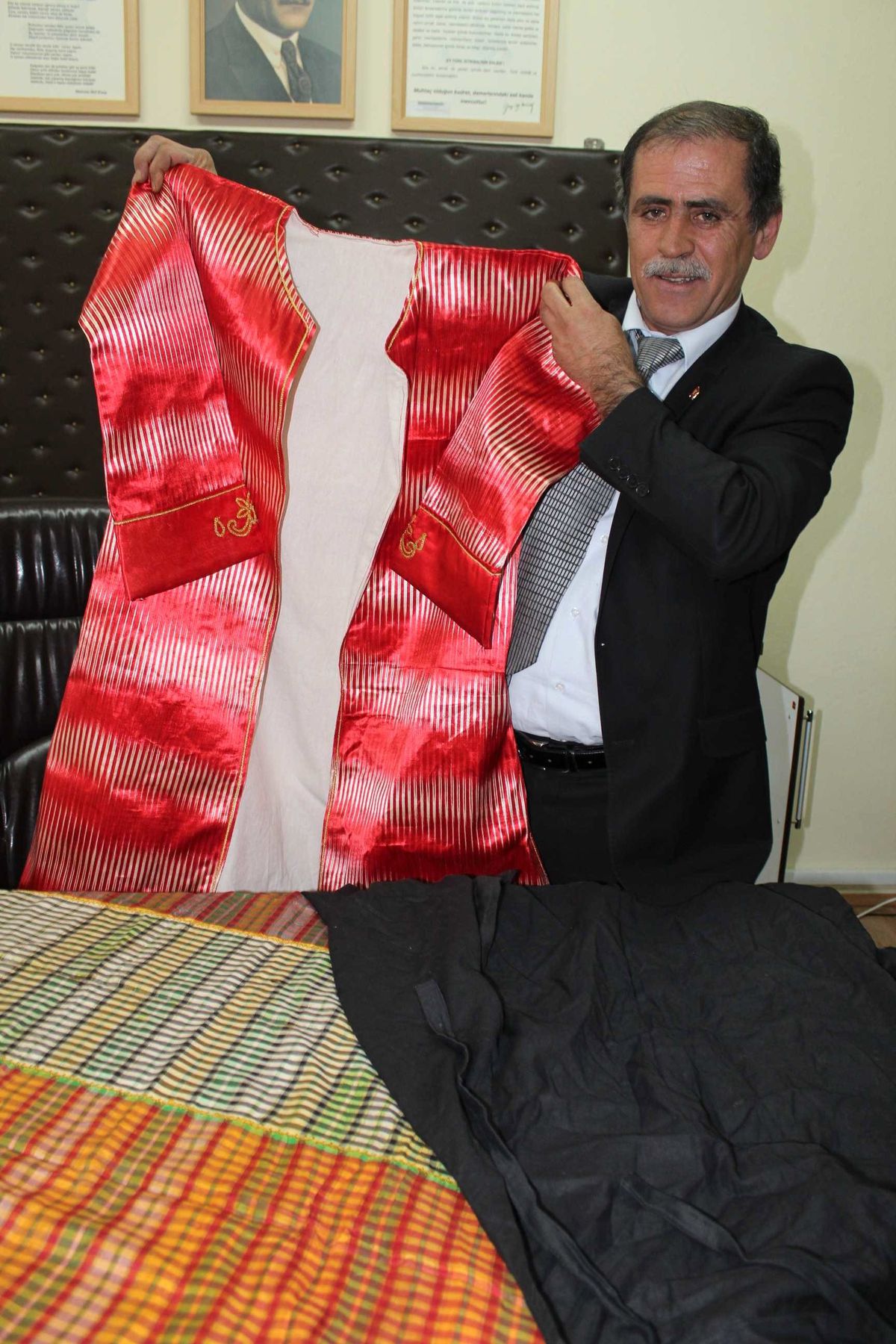 Yöresel Eski Kıyafetler Sandıklardan Çıkıyor