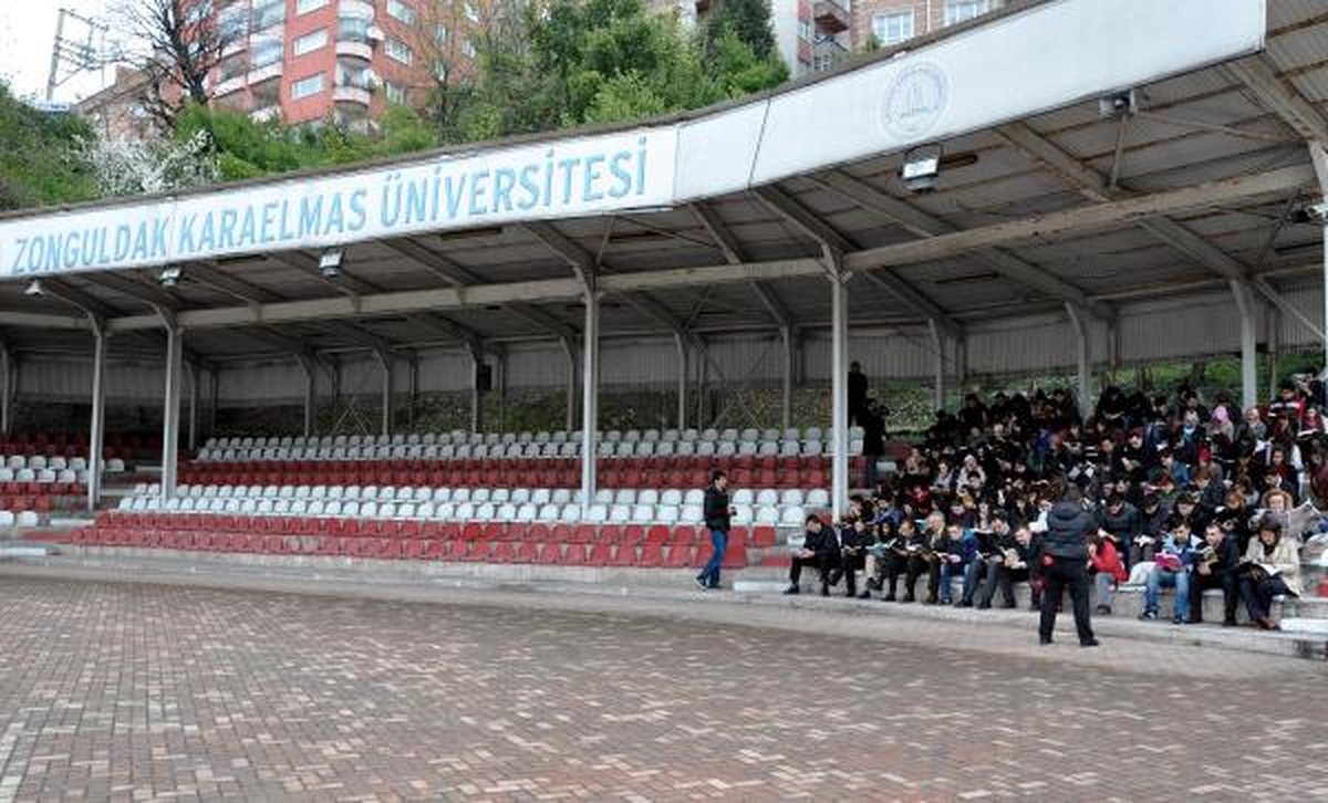 1200 Afişe 100 Öğrenci Geldi