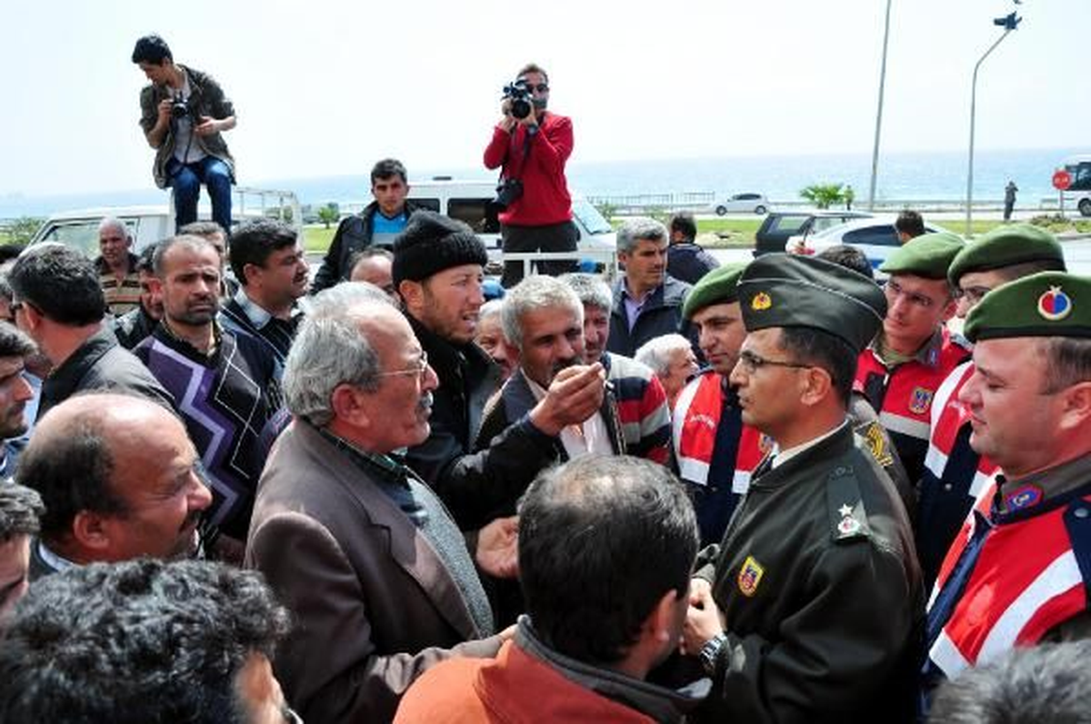 2b Eylemcilerini Jandarma Komutanı İkna Etti