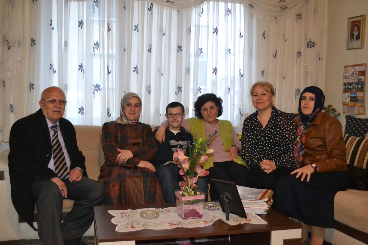 Ak Partililerden Down Sendromlu Çocuklara Ziyaret