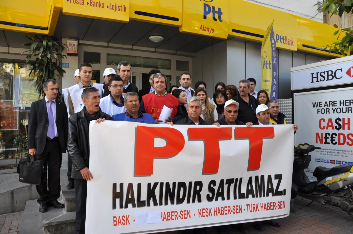 Alanya\'da PTT Çalışanları İş Bırakma Eylemi Yaptı