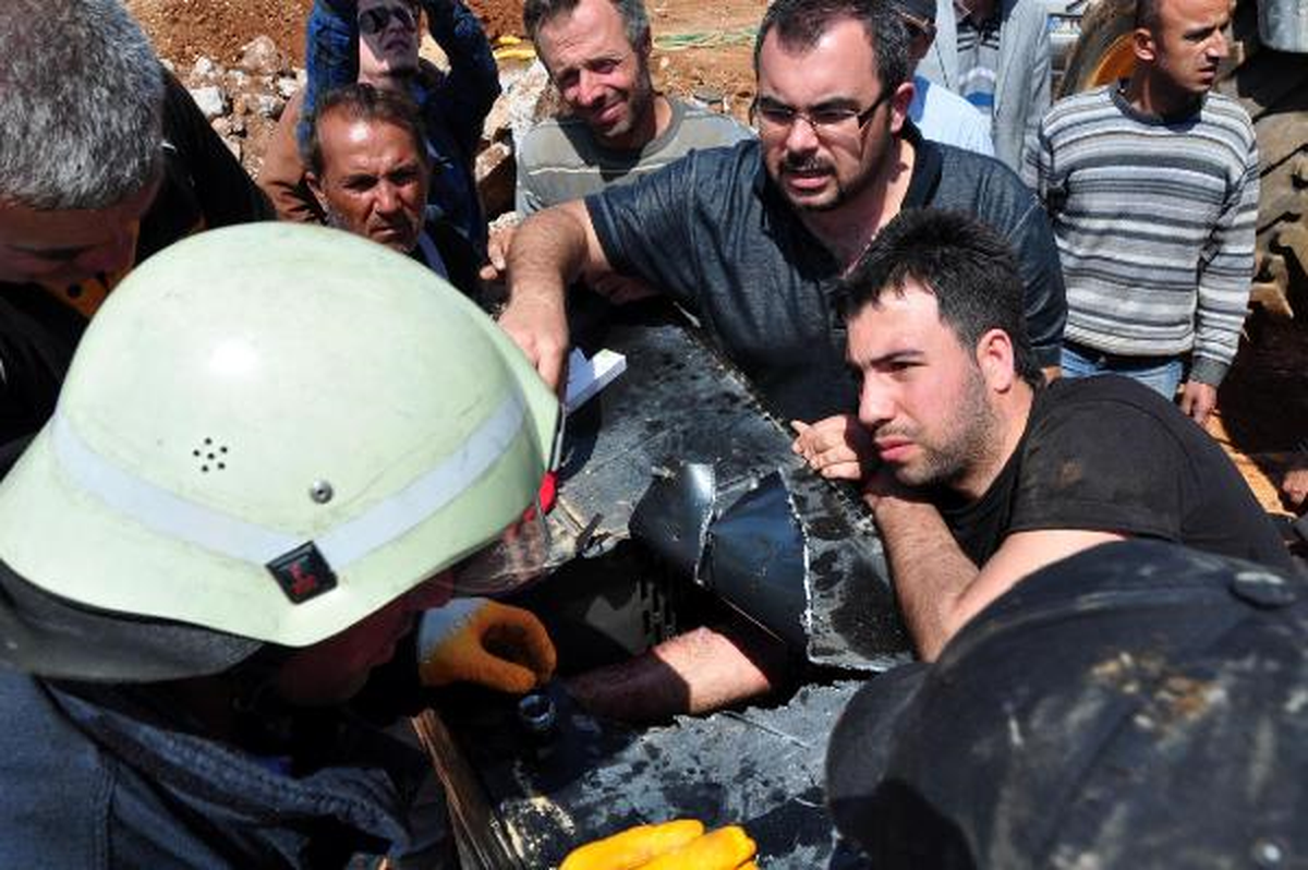 Araç Yağ Deposuna Sıkışan Kol, 2 Saatte Kurtarıldı