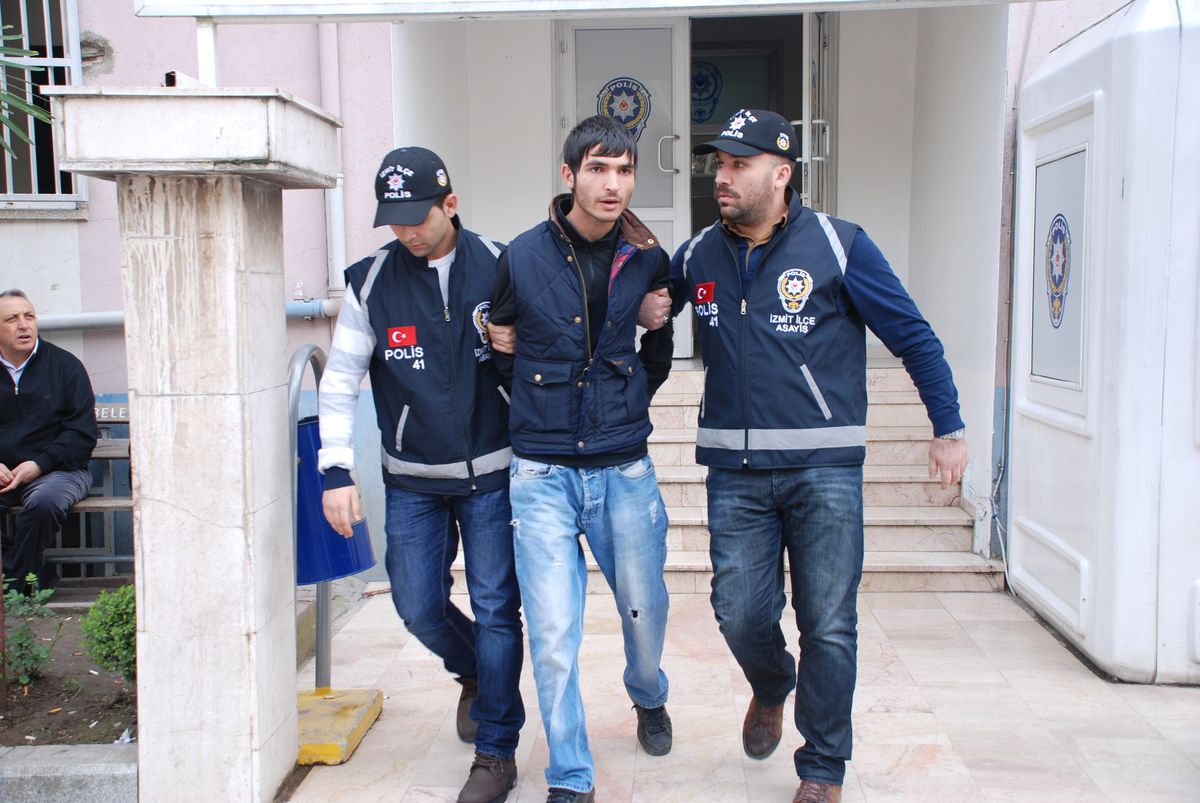 Ayakkabı Çalan İki Hırsız Yakalandı