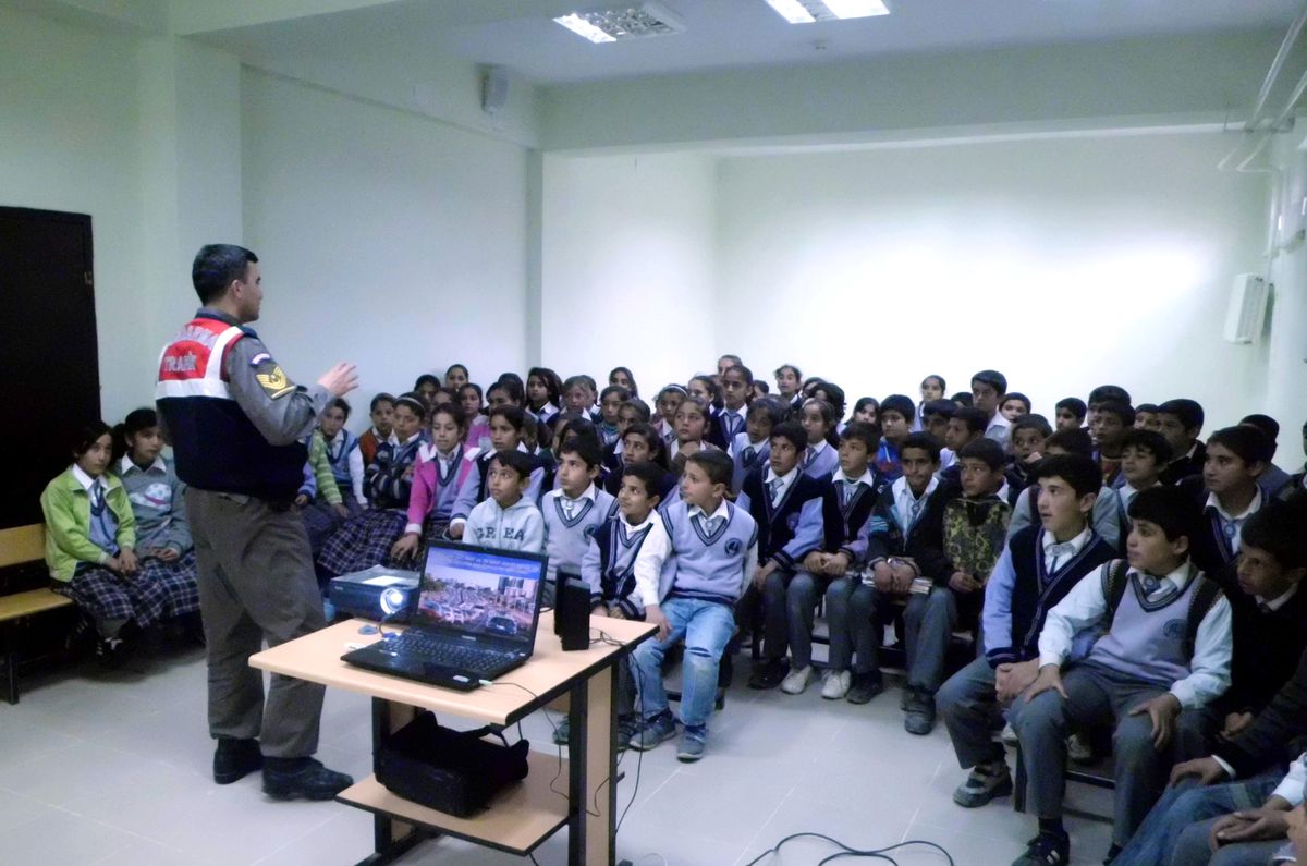 Jandarma Trafik Timi Öğrencilere Seminer Verdi