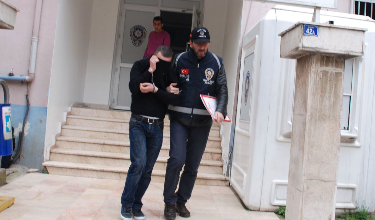 Birlikte Alkol Aldığı Arkadaşını Bıçakladı