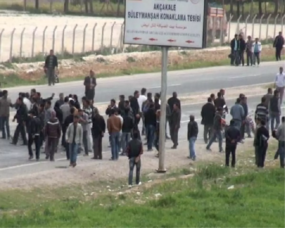 Sığınmacılar Polisle Çatıştı