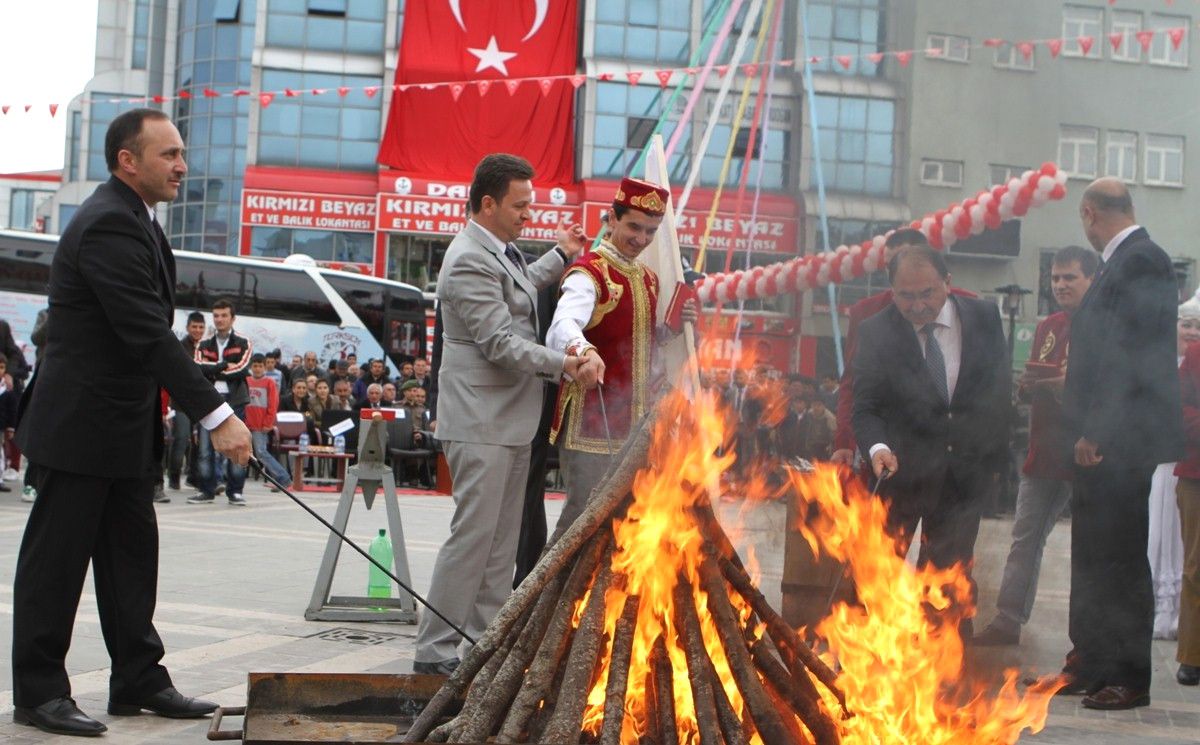 Develi\'de Nevruz Coşkusu